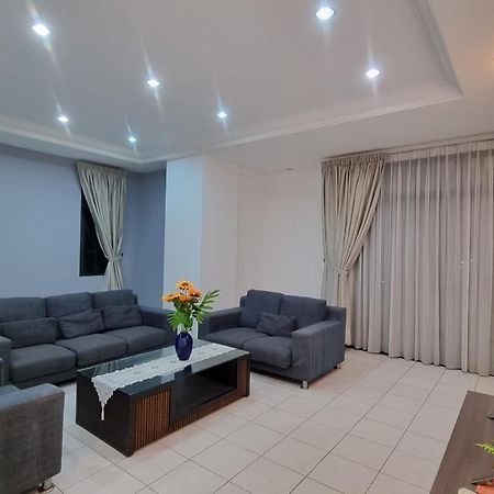 Kenyalang Emerald Riverine Resort Homestay Кучинг Экстерьер фото