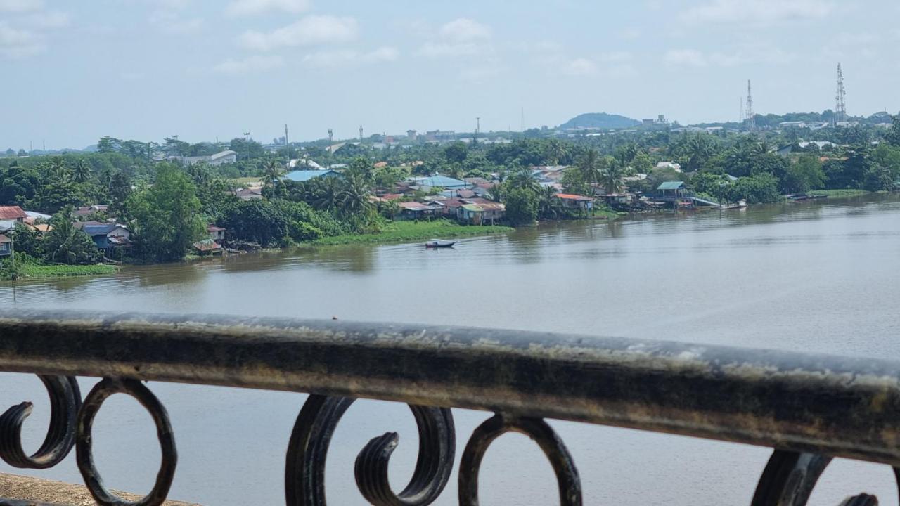 Kenyalang Emerald Riverine Resort Homestay Кучинг Экстерьер фото