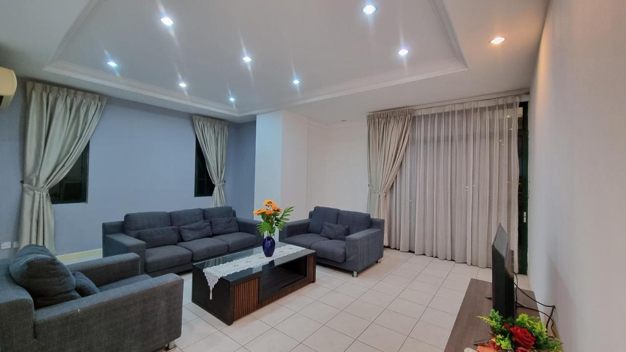 Kenyalang Emerald Riverine Resort Homestay Кучинг Экстерьер фото