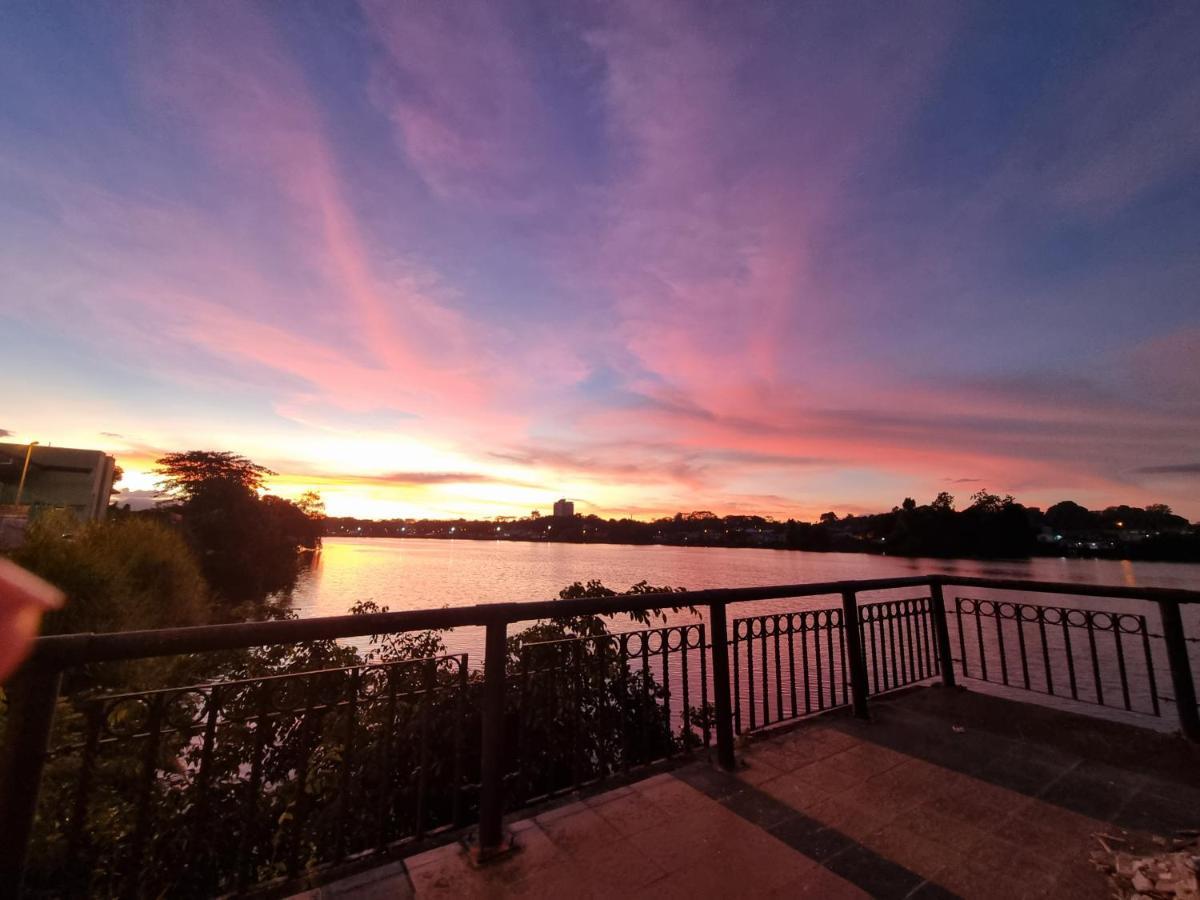 Kenyalang Emerald Riverine Resort Homestay Кучинг Экстерьер фото
